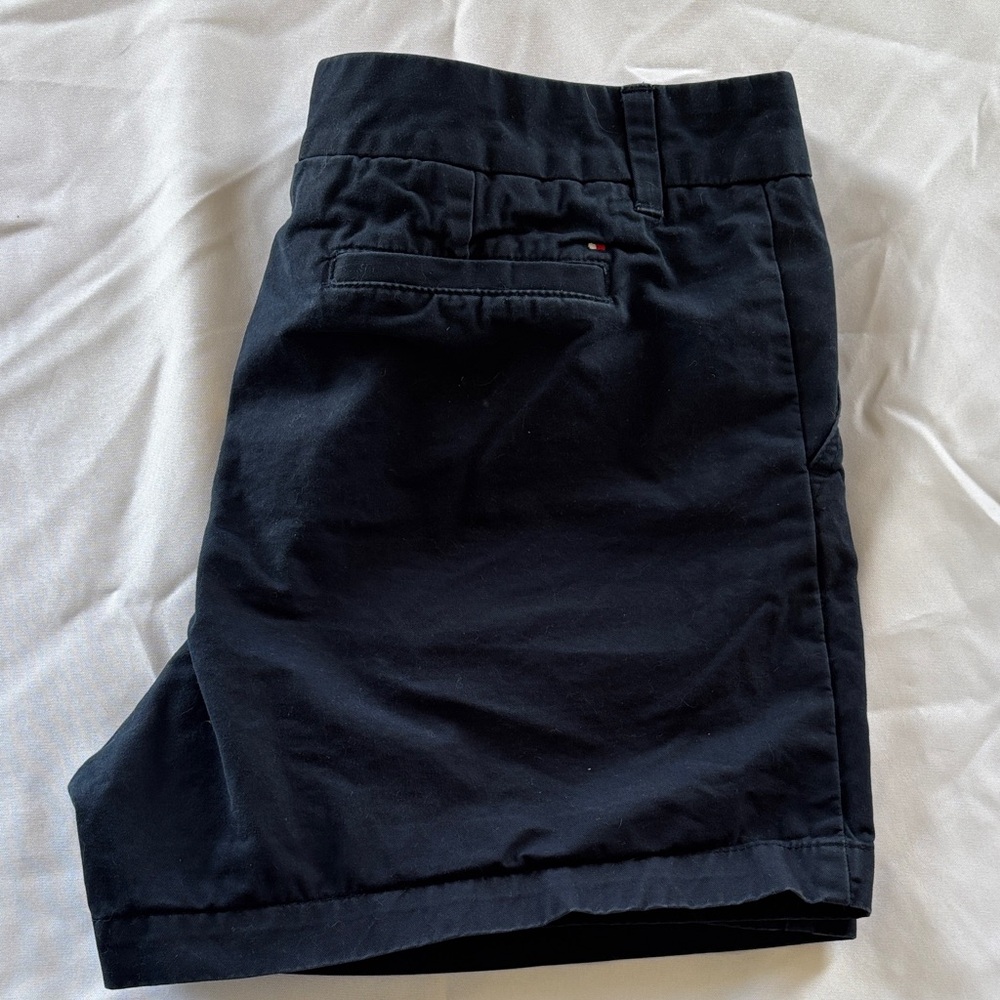Tommy Hilfiger women’s Navy Flat Front Shorts. Size 12